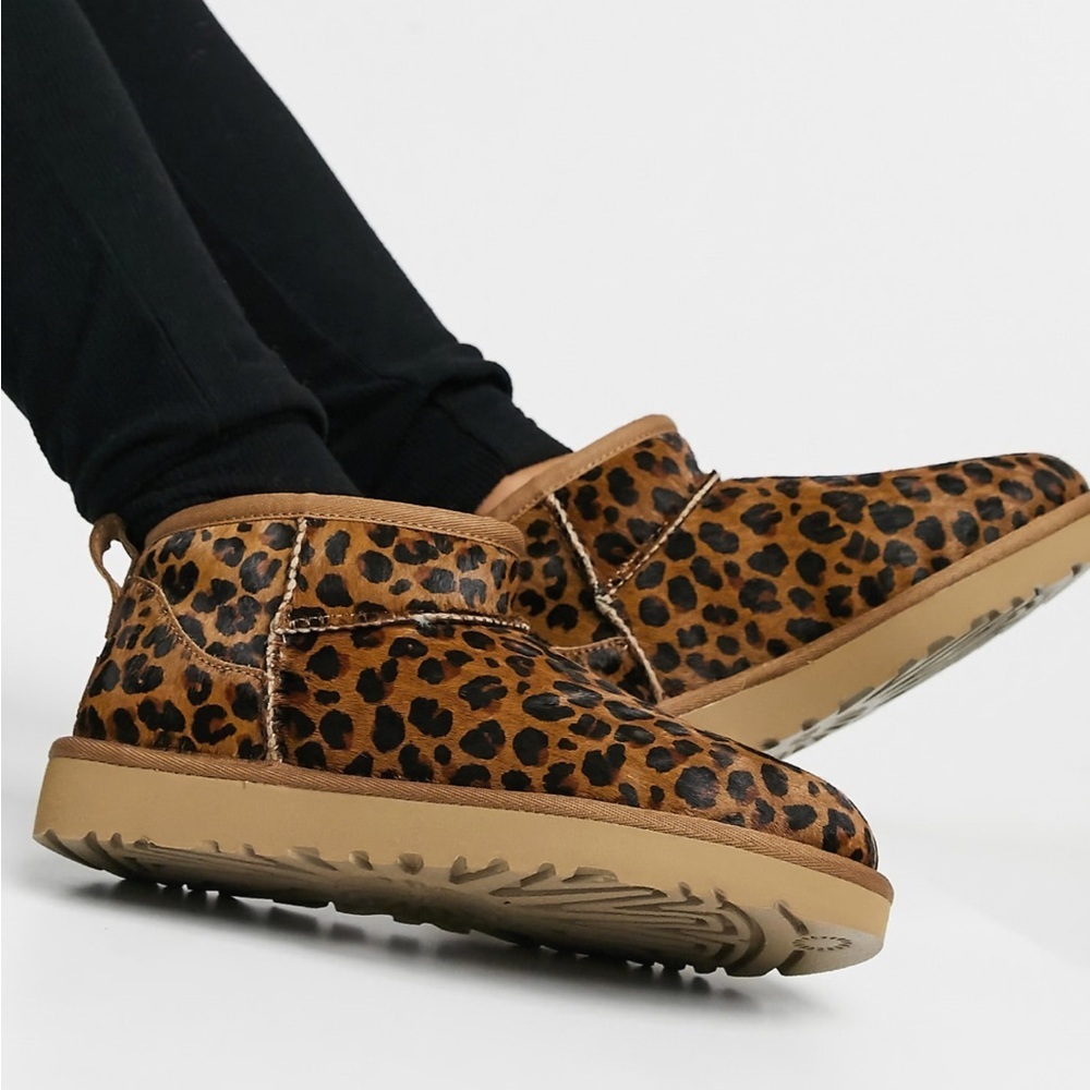 NWT UGG Classic Ultra Mini ankle boots in leopard print size 6 - Picture 2 of 8